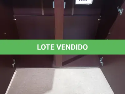 LOTE 469 - 01 ARMÁRIO BAIXO DE 02 PORTAS MADEIRA CLARA. (NO ESTADO EM QUE SE ENCONTRA. SUJEITO A AVARIAS OCULTAS/VISÍVEIS.)
