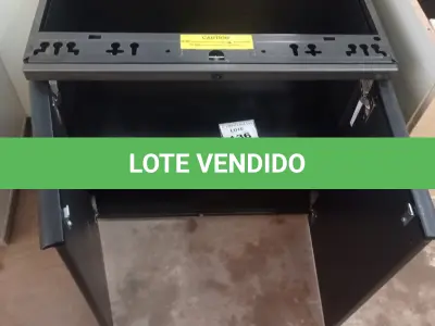 LOTE 136 - 01 ARMÁRIO BAIXO EM AÇO COM 02 PORTAS. (NO ESTADO EM QUE SE ENCONTRA. SUJEITO A AVARIAS OCULTAS/VISÍVEIS.)