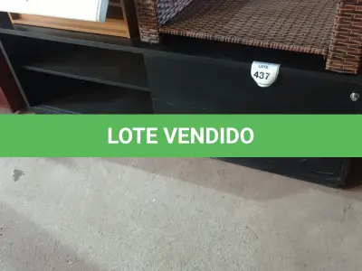 LOTE 437 - 01 RACK PRETO COM PORTA DE CORRER. (NO ESTADO EM QUE SE ENCONTRA. SUJEITO A AVARIAS OCULTAS/VISÍVEIS.)