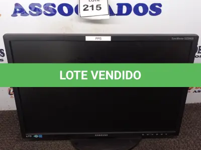 LOTE 215 - 01 MONITOR SAMSUNG. (NO ESTADO EM QUE SE ENCONTRA. SUJEITO A AVARIAS OCULTAS/VISÍVEIS.)