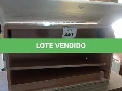 LOTE 449 - 01 ARMÁRIO SUSPENSO. (NO ESTADO EM QUE SE ENCONTRA. SUJEITO A AVARIAS OCULTAS/VISÍVEIS.)