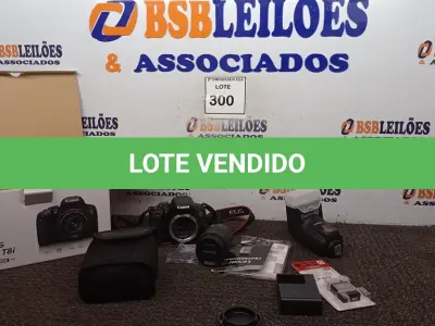 LOTE 300 - 01 DIGITAL CÂMERA. (NO ESTADO EM QUE SE ENCONTRA. SUJEITO A AVARIAS OCULTAS/VISÍVEIS.) BH1572F