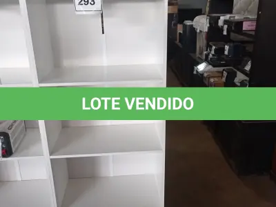 LOTE 293 - 01 ESTANTE BRANCA. (NO ESTADO EM QUE SE ENCONTRA. SUJEITO A AVARIAS OCULTAS/VISÍVEIS.)