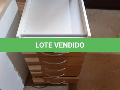 LOTE 460 - 01 GAVETEIRO DE MADEIRA COM 5 GAVETAS. (NO ESTADO EM QUE SE ENCONTRA. SUJEITO A AVARIAS OCULTAS/VISÍVEIS.)