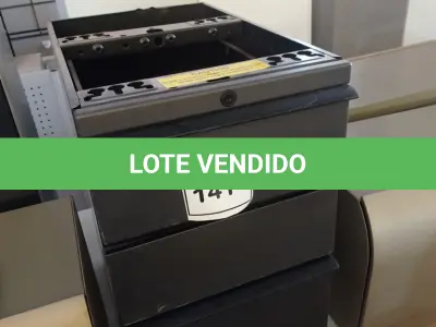 LOTE 141 - 01 GAVETEIRO EM AÇO COM 03 GAVETAS. (NO ESTADO EM QUE SE ENCONTRA. SUJEITO A AVARIAS OCULTAS/VISÍVEIS.)