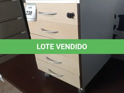 LOTE 238 - 01 GAVETEIRO BEGE COM 5 GAVETAS. (NO ESTADO EM QUE SE ENCONTRA. SUJEITO A AVARIAS OCULTAS/VISÍVEIS.)