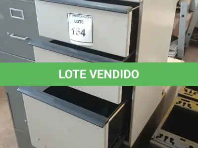 LOTE 154 - 02 GAVETEIROS EM AÇO 03 GAVETAS. (NO ESTADO EM QUE SE ENCONTRA. SUJEITO A AVARIAS OCULTAS/VISÍVEIS.)