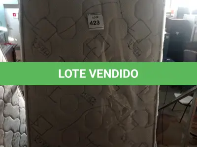 LOTE 423 - 01 BOX TWIN E 01 MATTRESS TWIN. (NO ESTADO EM QUE SE ENCONTRA. SUJEITO A AVARIAS OCULTAS/VISÍVEIS.) AV9528H/ BF8611H