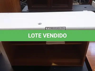 LOTE 464 - 01 ARMÁRIO SUSPENSO. (NO ESTADO EM QUE SE ENCONTRA. SUJEITO A AVARIAS OCULTAS/VISÍVEIS.)