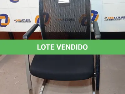 LOTE 520 - 01 CADEIRA DE ESCRITÓRIO. (NO ESTADO EM QUE SE ENCONTRA. SUJEITO A AVARIAS OCULTAS/VISÍVEIS.)