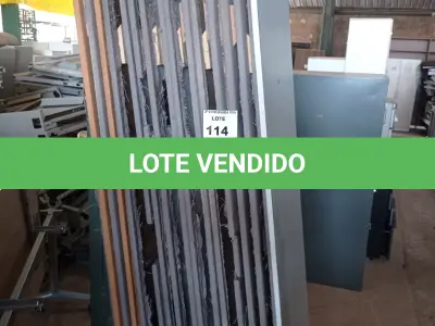 LOTE 114 - 17 TAMPOS EM MADEIRA. (NO ESTADO EM QUE SE ENCONTRA. SUJEITO A AVARIAS OCULTAS/VISÍVEIS.)