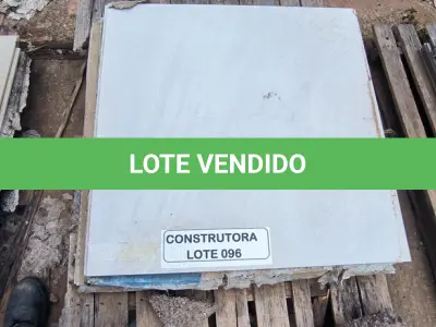 LOTE 096 - APROXIMADAMENTE 8,10 M² MS. BARCELONA CRISTAL 90X90 NAT RET - PORTOBELLO. (NO ESTADO EM QUE SE ENCONTRA. SUJEITO A AVARIAS OCULTAS/VISÍVEIS.)