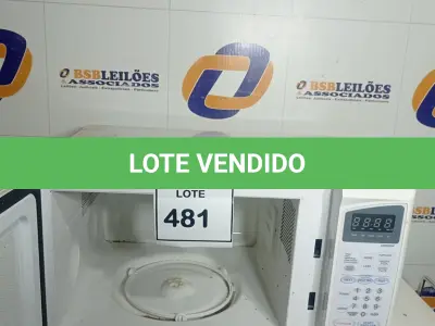 LOTE 481 - 01 MICRO-ONDAS MAGIC CHEF 110V. (NO ESTADO EM QUE SE ENCONTRA. SUJEITO A AVARIAS OCULTAS/VISÍVEIS.) AV9697P