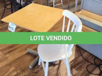 LOTE 016 - 01 MESA QUADRADA EM MADEIRA COM PÉS EM FERRO E 01 CADEIRA EM MADEIRA.  (NO ESTADO) ATENÇÃO! FAZER A VISITAÇÃO ANTES DE ARREMATAR, NÃO SABEMOS SE FUNCIONA. LEILÃO NÃO TEM GARANTIA E NEM DEVOLUÇÃO, SUJEITO A POSSÍVEIS AVARIAS VISÍVEIS/OCULTAS E/OU AUSÊNCIA DE COMPONENTES.