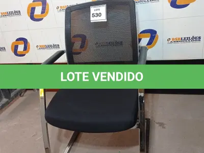 LOTE 530 - 01 CADEIRA DE ESCRITÓRIO. (NO ESTADO EM QUE SE ENCONTRA. SUJEITO A AVARIAS OCULTAS/VISÍVEIS.)