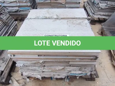 LOTE 025 - APROXIMADAMENTE 30,60 M² MS. BARCELONA CRISTAL VIC 30X90 MATT RET - PORTOBELLO. (NO ESTADO EM QUE SE ENCONTRA. SUJEITO A AVARIAS OCULTAS/VISÍVEIS.)