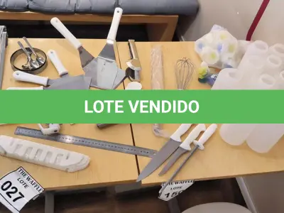 LOTE 027 - 01 LOTE COM UTENSÍLIOS PARA COZINHA, RÉGUA EM INOX, FATIADOR, AMOLADOR DE FACAS, CONCHAS, FACAS, ESPÁTULAS, COLHERES DE SORVETE, BISNAGAS, E BICOS EM SILICONE. (NO ESTADO) ATENÇÃO! FAZER A VISITAÇÃO ANTES DE ARREMATAR, NÃO SABEMOS SE FUNCIONA. LEILÃO NÃO TEM GARANTIA E NEM DEVOLUÇÃO, SUJEITO A POSSÍVEIS AVARIAS VISÍVEIS/OCULTAS E/OU AUSÊNCIA DE COMPONENTES.