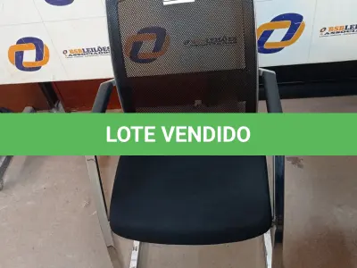 LOTE 538 - 01 CADEIRA DE ESCRITÓRIO. (NO ESTADO EM QUE SE ENCONTRA. SUJEITO A AVARIAS OCULTAS/VISÍVEIS.)