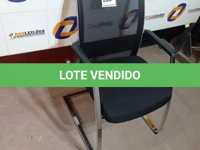 LOTE 530 - 01 CADEIRA DE ESCRITÓRIO. (NO ESTADO EM QUE SE ENCONTRA. SUJEITO A AVARIAS OCULTAS/VISÍVEIS.)
