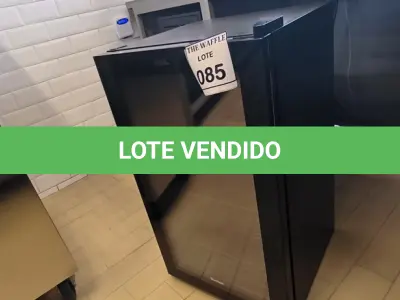 LOTE 085 - 01 ADEGA REFRIGERADA EOS. (NO ESTADO) ATENÇÃO! FAZER A VISITAÇÃO ANTES DE ARREMATAR, NÃO SABEMOS SE FUNCIONA. LEILÃO NÃO TEM GARANTIA E NEM DEVOLUÇÃO, SUJEITO A POSSÍVEIS AVARIAS VISÍVEIS/OCULTAS E/OU AUSÊNCIA DE COMPONENTES.