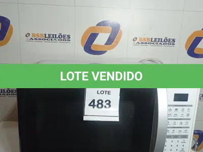 LOTE 483 - 01 MICRO-ONDAS LG 110V. (NO ESTADO EM QUE SE ENCONTRA. SUJEITO A AVARIAS OCULTAS/VISÍVEIS.) AV9350L