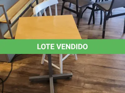 LOTE 013 - 01 MESA QUADRADA EM MADEIRA COM PÉS EM FERRO E 01 CADEIRA EM MADEIRA. (NO ESTADO) ATENÇÃO! FAZER A VISITAÇÃO ANTES DE ARREMATAR, NÃO SABEMOS SE FUNCIONA. LEILÃO NÃO TEM GARANTIA E NEM DEVOLUÇÃO, SUJEITO A POSSÍVEIS AVARIAS VISÍVEIS/OCULTAS E/OU AUSÊNCIA DE COMPONENTES.