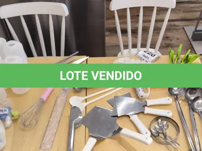 LOTE 027 - 01 LOTE COM UTENSÍLIOS PARA COZINHA, RÉGUA EM INOX, FATIADOR, AMOLADOR DE FACAS, CONCHAS, FACAS, ESPÁTULAS, COLHERES DE SORVETE, BISNAGAS, E BICOS EM SILICONE. (NO ESTADO) ATENÇÃO! FAZER A VISITAÇÃO ANTES DE ARREMATAR, NÃO SABEMOS SE FUNCIONA. LEILÃO NÃO TEM GARANTIA E NEM DEVOLUÇÃO, SUJEITO A POSSÍVEIS AVARIAS VISÍVEIS/OCULTAS E/OU AUSÊNCIA DE COMPONENTES.