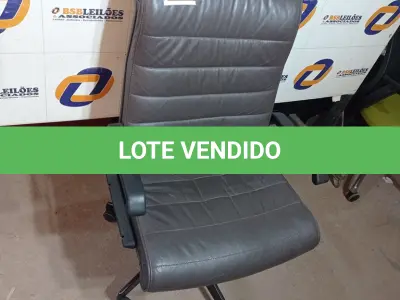 LOTE 532 - 01 CADEIRA DE ESCRITÓRIO. (NO ESTADO EM QUE SE ENCONTRA. SUJEITO A AVARIAS OCULTAS/VISÍVEIS.)