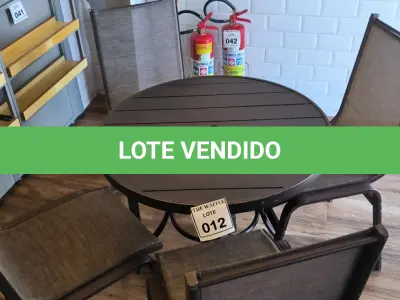 LOTE 012 - 01 MESA REDONDA EM ALUMÍNIO COM 04 CADEIRAS. (NO ESTADO) ATENÇÃO! FAZER A VISITAÇÃO ANTES DE ARREMATAR, NÃO SABEMOS SE FUNCIONA. LEILÃO NÃO TEM GARANTIA E NEM DEVOLUÇÃO, SUJEITO A POSSÍVEIS AVARIAS VISÍVEIS/OCULTAS E/OU AUSÊNCIA DE COMPONENTES.