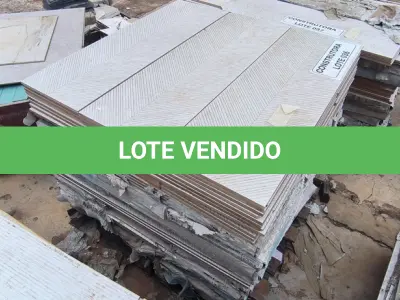 LOTE 036 - APROXIMADAMENTE 32,30 M² REVES. BARCELONA CRISTAL VIC 30X90CM MATT RET – PORTOBELLO. (NO ESTADO EM QUE SE ENCONTRA. SUJEITO A AVARIAS OCULTAS/VISÍVEIS.)
