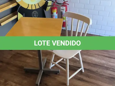LOTE 005 - 01 MESA QUADRADA EM MADEIRA COM PÉS EM FERRO E 01 CADEIRA EM MADEIRA.   (NO ESTADO) ATENÇÃO! FAZER A VISITAÇÃO ANTES DE ARREMATAR, NÃO SABEMOS SE FUNCIONA. LEILÃO NÃO TEM GARANTIA E NEM DEVOLUÇÃO, SUJEITO A POSSÍVEIS AVARIAS VISÍVEIS/OCULTAS E/OU AUSÊNCIA DE COMPONENTES.