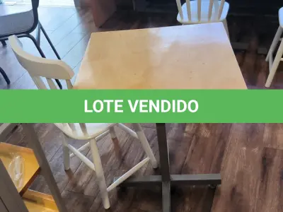 LOTE 025 - 01 MESA QUADRADA EM MADEIRA COM PÉS EM FERRO E 01 CADEIRA EM MADEIRA.   (NO ESTADO) ATENÇÃO! FAZER A VISITAÇÃO ANTES DE ARREMATAR, NÃO SABEMOS SE FUNCIONA. LEILÃO NÃO TEM GARANTIA E NEM DEVOLUÇÃO, SUJEITO A POSSÍVEIS AVARIAS VISÍVEIS/OCULTAS E/OU AUSÊNCIA DE COMPONENTES.