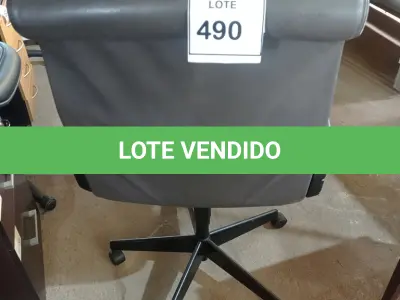 LOTE 490 - 01 CADEIRA DE ESCRITÓRIO. (NO ESTADO EM QUE SE ENCONTRA. SUJEITO A AVARIAS OCULTAS/VISÍVEIS.)