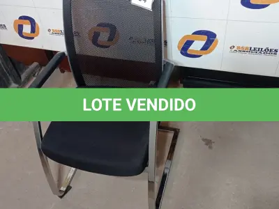 LOTE 554 - 01 CADEIRA DE ESCRITÓRIO. (NO ESTADO EM QUE SE ENCONTRA. SUJEITO A AVARIAS OCULTAS/VISÍVEIS.)