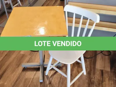 LOTE 029 - 01 MESA QUADRADA EM MADEIRA COM PÉS EM FERRO E 01 CADEIRA EM MADEIRA.  (NO ESTADO) ATENÇÃO! FAZER A VISITAÇÃO ANTES DE ARREMATAR, NÃO SABEMOS SE FUNCIONA. LEILÃO NÃO TEM GARANTIA E NEM DEVOLUÇÃO, SUJEITO A POSSÍVEIS AVARIAS VISÍVEIS/OCULTAS E/OU AUSÊNCIA DE COMPONENTES.