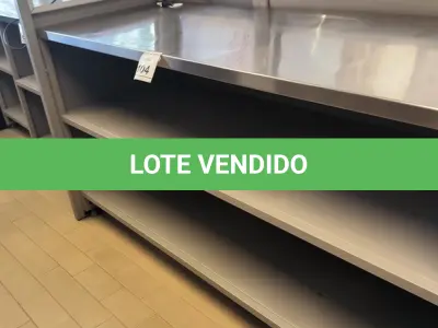 LOTE 104 - 01 PRATELEIRA EM FERRO COM TAMPO EM INOX. (NO ESTADO) ATENÇÃO! FAZER A VISITAÇÃO ANTES DE ARREMATAR, NÃO SABEMOS SE FUNCIONA. LEILÃO NÃO TEM GARANTIA E NEM DEVOLUÇÃO, SUJEITO A POSSÍVEIS AVARIAS VISÍVEIS/OCULTAS E/OU AUSÊNCIA DE COMPONENTES.