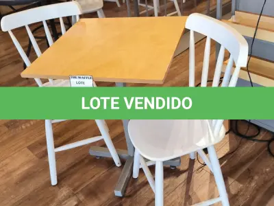 LOTE 036 - 01 MESA QUADRADA EM MADEIRA COM PÉS EM FERRO E 02 CADEIRAS EM MADEIRA. (NO ESTADO) ATENÇÃO! FAZER A VISITAÇÃO ANTES DE ARREMATAR, NÃO SABEMOS SE FUNCIONA. LEILÃO NÃO TEM GARANTIA E NEM DEVOLUÇÃO, SUJEITO A POSSÍVEIS AVARIAS VISÍVEIS/OCULTAS E/OU AUSÊNCIA DE COMPONENTES.