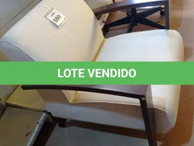 LOTE 550 - 01 POLTRONA (EASY CHAIR) (NO ESTADO EM QUE SE ENCONTRA. SUJEITO A AVARIAS OCULTAS/VISÍVEIS.)