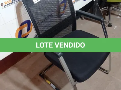 LOTE 559 - 01 CADEIRA DE ESCRITÓRIO. (NO ESTADO EM QUE SE ENCONTRA. SUJEITO A AVARIAS OCULTAS/VISÍVEIS.)