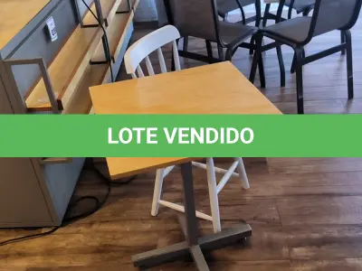 LOTE 020 - 01 MESA QUADRADA EM MADEIRA COM PÉS EM FERRO E 01 CADEIRA EM MADEIRA.   (NO ESTADO) ATENÇÃO! FAZER A VISITAÇÃO ANTES DE ARREMATAR, NÃO SABEMOS SE FUNCIONA. LEILÃO NÃO TEM GARANTIA E NEM DEVOLUÇÃO, SUJEITO A POSSÍVEIS AVARIAS VISÍVEIS/OCULTAS E/OU AUSÊNCIA DE COMPONENTES.