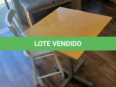 LOTE 007 - 01 MESA QUADRADA EM MADEIRA COM PÉS EM FERRO E 01 CADEIRA EM MADEIRA. (NO ESTADO) ATENÇÃO! FAZER A VISITAÇÃO ANTES DE ARREMATAR, NÃO SABEMOS SE FUNCIONA. LEILÃO NÃO TEM GARANTIA E NEM DEVOLUÇÃO, SUJEITO A POSSÍVEIS AVARIAS VISÍVEIS/OCULTAS E/OU AUSÊNCIA DE COMPONENTES.