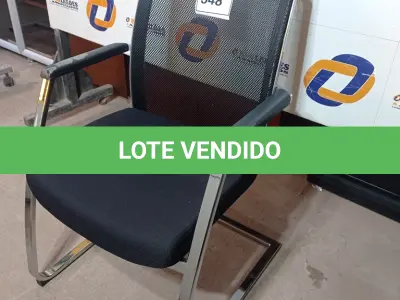 LOTE 548 - 01 CADEIRA DE ESCRITÓRIO. (NO ESTADO EM QUE SE ENCONTRA. SUJEITO A AVARIAS OCULTAS/VISÍVEIS.)
