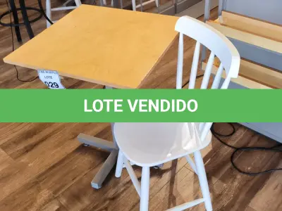 LOTE 029 - 01 MESA QUADRADA EM MADEIRA COM PÉS EM FERRO E 01 CADEIRA EM MADEIRA.  (NO ESTADO) ATENÇÃO! FAZER A VISITAÇÃO ANTES DE ARREMATAR, NÃO SABEMOS SE FUNCIONA. LEILÃO NÃO TEM GARANTIA E NEM DEVOLUÇÃO, SUJEITO A POSSÍVEIS AVARIAS VISÍVEIS/OCULTAS E/OU AUSÊNCIA DE COMPONENTES.