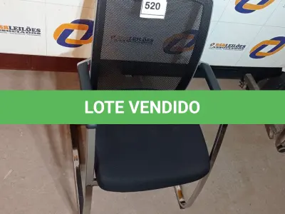 LOTE 520 - 01 CADEIRA DE ESCRITÓRIO. (NO ESTADO EM QUE SE ENCONTRA. SUJEITO A AVARIAS OCULTAS/VISÍVEIS.)
