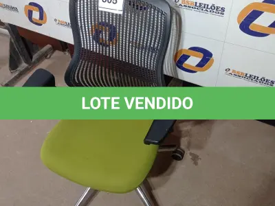 LOTE 505 - 01 CADEIRA DE ESCRITÓRIO. (NO ESTADO EM QUE SE ENCONTRA. SUJEITO A AVARIAS OCULTAS/VISÍVEIS.)