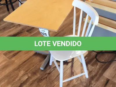LOTE 025 - 01 MESA QUADRADA EM MADEIRA COM PÉS EM FERRO E 01 CADEIRA EM MADEIRA.   (NO ESTADO) ATENÇÃO! FAZER A VISITAÇÃO ANTES DE ARREMATAR, NÃO SABEMOS SE FUNCIONA. LEILÃO NÃO TEM GARANTIA E NEM DEVOLUÇÃO, SUJEITO A POSSÍVEIS AVARIAS VISÍVEIS/OCULTAS E/OU AUSÊNCIA DE COMPONENTES.