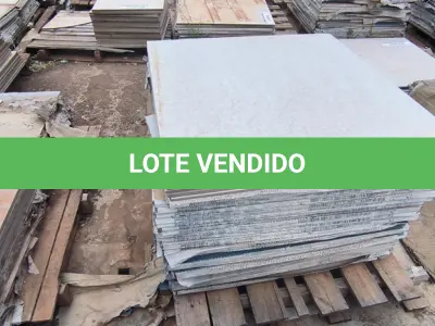 LOTE 066 - APROXIMADAMENTE 45,36 M² PIETRA DI FIRENZE OFF WHITE 90X90CM NAT RET – PORTOBELLO. (NO ESTADO EM QUE SE ENCONTRA. SUJEITO A AVARIAS OCULTAS/VISÍVEIS.)