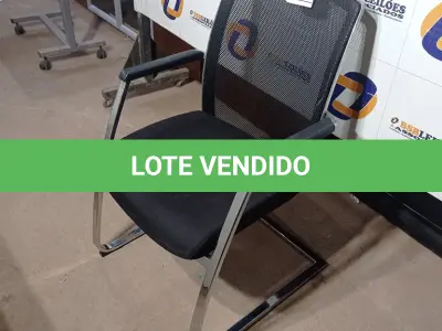 LOTE 562 - 01 CADEIRA DE ESCRITÓRIO. (NO ESTADO EM QUE SE ENCONTRA. SUJEITO A AVARIAS OCULTAS/VISÍVEIS.)