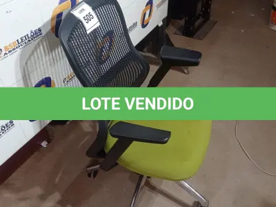 LOTE 505 - 01 CADEIRA DE ESCRITÓRIO. (NO ESTADO EM QUE SE ENCONTRA. SUJEITO A AVARIAS OCULTAS/VISÍVEIS.)