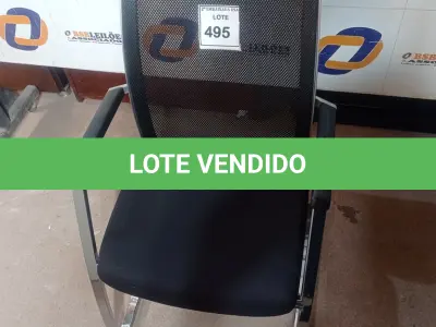 LOTE 495 - 01 CADEIRA DE ESCRITÓRIO. (NO ESTADO EM QUE SE ENCONTRA. SUJEITO A AVARIAS OCULTAS/VISÍVEIS.)